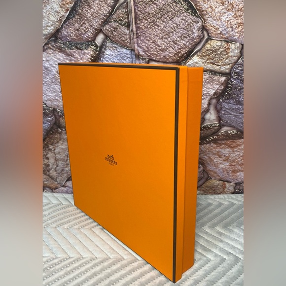 AUTHENTIC HERMES GIFT BOXES - Picture 6 of 15